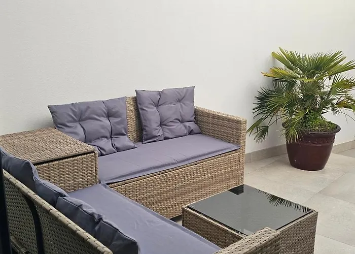 Center Apartment *